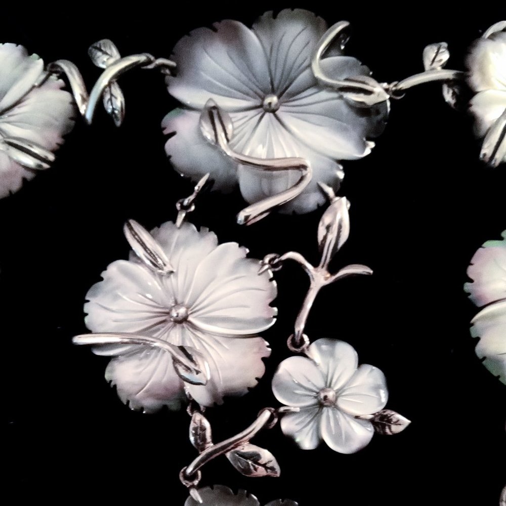 ๐FREE GIFT INCLUDED ๐ NEW Mother of Pearl Necklace Flowers - Picture 6 of 10